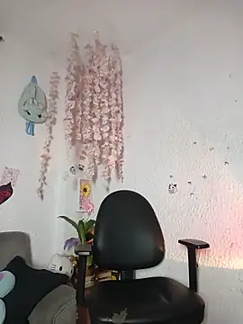 Snapshot of Emilycollei chatting on 06/04/26, 04:39 Emilycollei online show from 06/04/26, 04:39