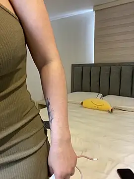 Isabella LaRue online show from 02/04/26, 08:48