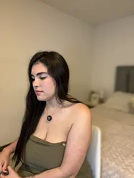 Isabella LaRue online show from 04/10/26, 03:02