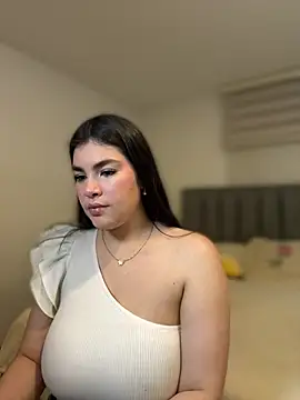 Isabella LaRue online show from 02/16/26, 07:45