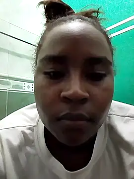 Snapshot of NaomiGrace_ chatting on 11/21/25, 05:06 NaomiGrace online show from 11/21/25, 05:06