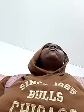 Snapshot of NaomiGrace_ chatting on 11/06/25, 10:52 NaomiGrace online show from 11/06/25, 10:52