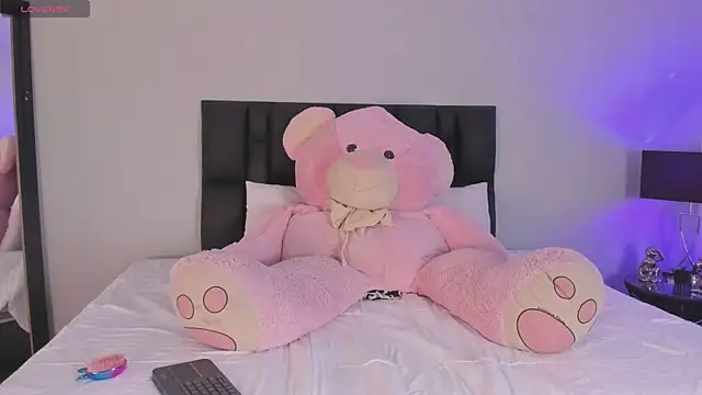 SaradaParker online show from 03/12/26, 02:54