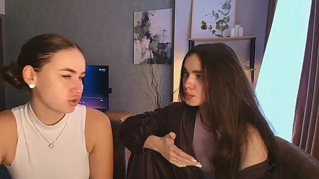 Snapshot of MayaGlow chatting on 11/26/25, 07:41 MayaGlow online show from 11/26/25, 07:41