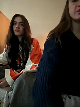 Snapshot of MayaGlow chatting on 10/24/25, 06:01 MayaGlow online show from 10/24/25, 06:01