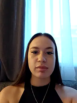 Snapshot of MayaGlow chatting on 11/13/25, 05:33 MayaGlow online show from 11/13/25, 05:33