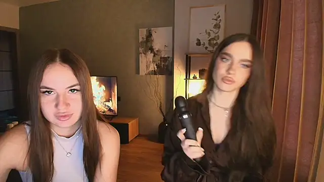 Snapshot of MayaGlow chatting on 12/05/25, 05:28 MayaGlow online show from 12/05/25, 05:28