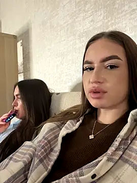 Snapshot of MayaGlow chatting on 10/26/25, 05:19 MayaGlow online show from 10/26/25, 05:19