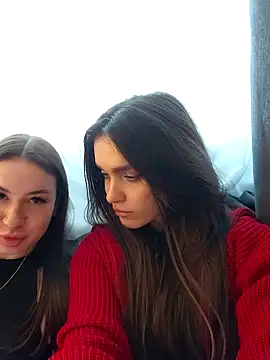 Snapshot of MayaGlow chatting on 11/14/25, 05:22 MayaGlow online show from 11/14/25, 05:22