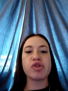 Snapshot of MayaGlow chatting on 11/18/25, 05:33 MayaGlow online show from 11/18/25, 05:33