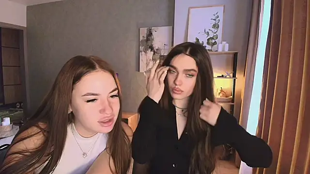 Snapshot of MayaGlow chatting on 11/30/25, 05:19 MayaGlow online show from 11/30/25, 05:19