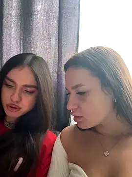 Snapshot of MayaGlow chatting on 11/06/25, 05:22 MayaGlow online show from 11/06/25, 05:22