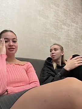 Snapshot of MayaGlow chatting on 10/13/25, 05:53 MayaGlow online show from 10/13/25, 05:53