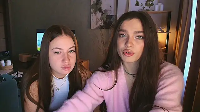 Snapshot of MayaGlow chatting on 11/23/25, 05:39 MayaGlow online show from 11/23/25, 05:39