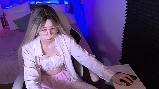 sofiisun online show from 11/10/25, 02:05