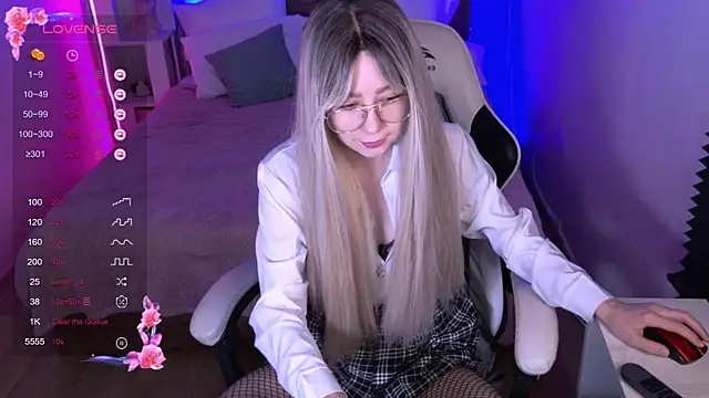 sofiisun online show from 10/30/25, 02:21