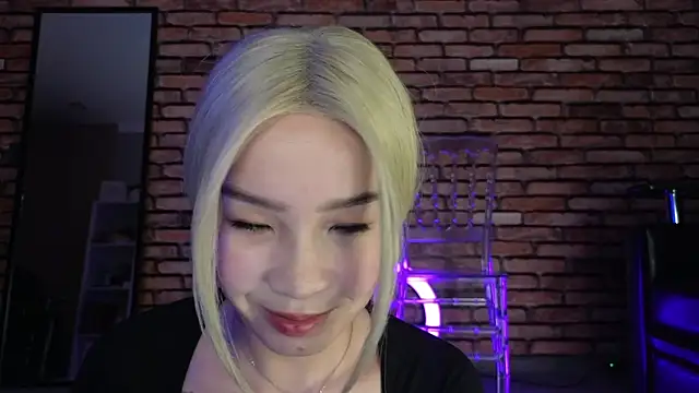 saya li1 online show from 10/28/25, 07:46