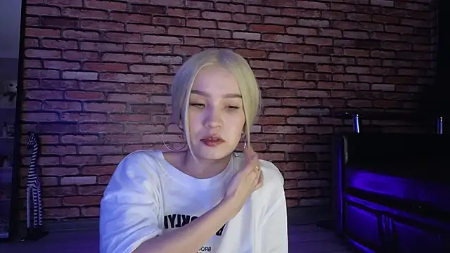 saya li1 online show from 11/20/25, 10:31