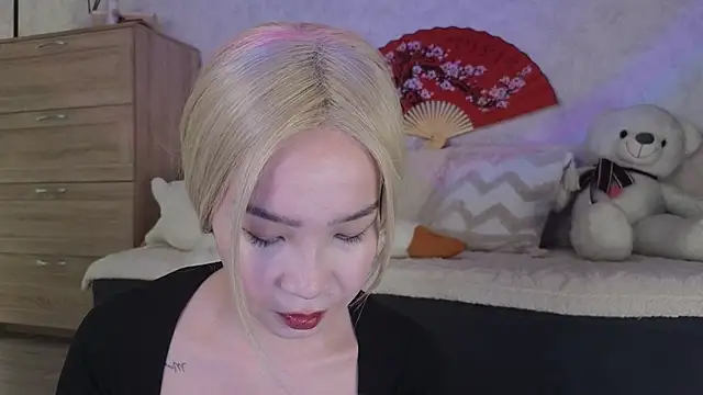 saya li1 online show from 12/17/25, 06:24