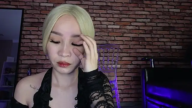 saya li1 online show from 10/14/25, 11:47