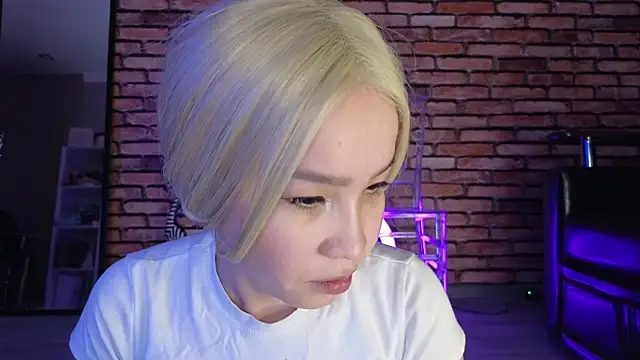 saya li1 online show from 10/30/25, 09:22