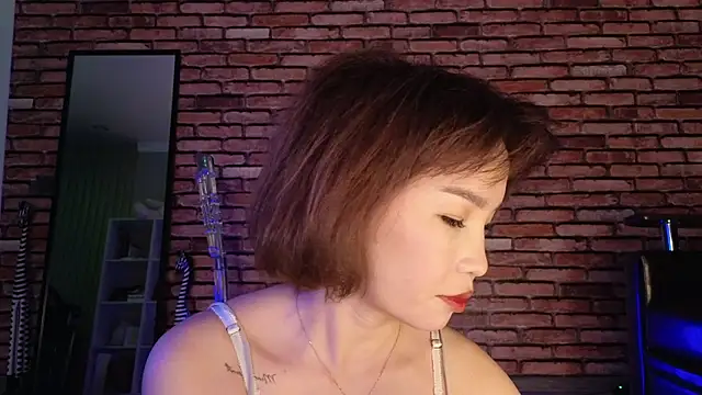 saya li1 online show from 11/12/25, 09:51