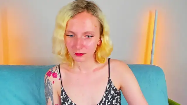 LikiLips online show from 06/15/26, 02:01