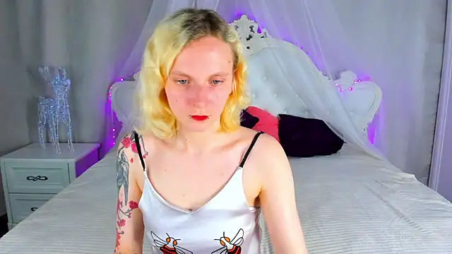 LikiLips online show from 05/27/26, 01:57
