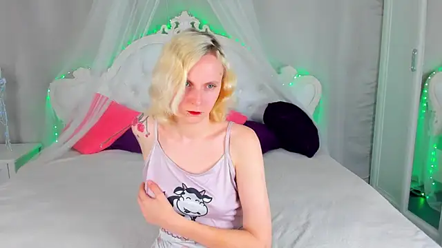 LikiLips online show from 03/28/26, 08:15