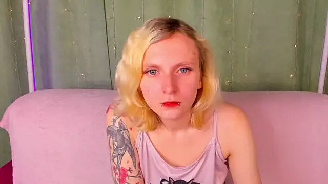 LikiLips online show from 06/19/26, 01:11
