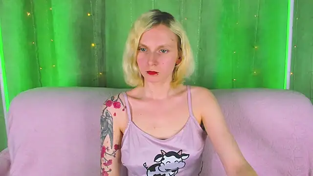 LikiLips online show from 04/18/26, 08:27