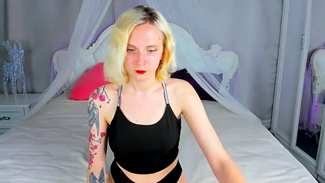 LikiLips online show from 04/10/26, 07:59