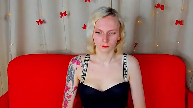 LikiLips online show from 03/25/26, 01:28