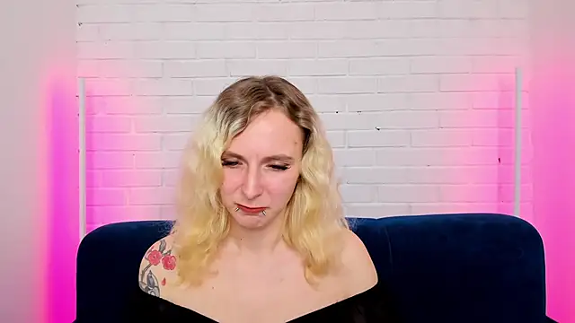 LikiLips online show from 11/02/25, 08:30