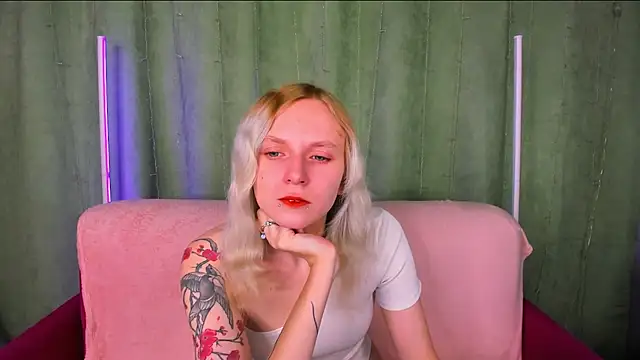 LikiLips online show from 12/22/25, 01:06