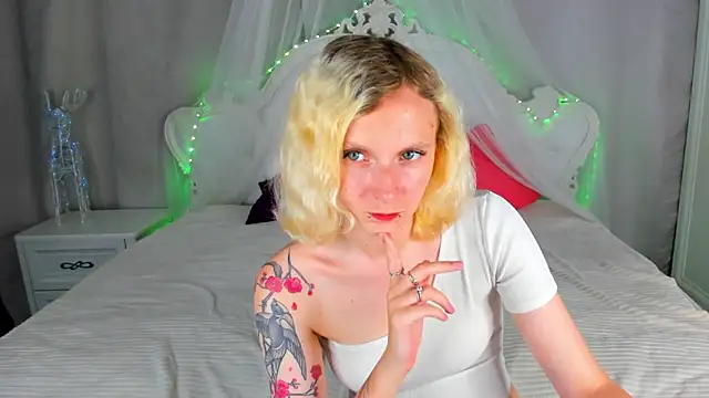 LikiLips online show from 06/25/26, 05:12