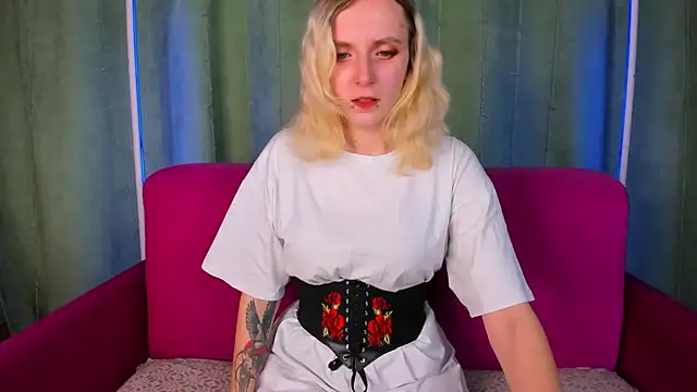 LikiLips online show from 11/17/25, 01:09