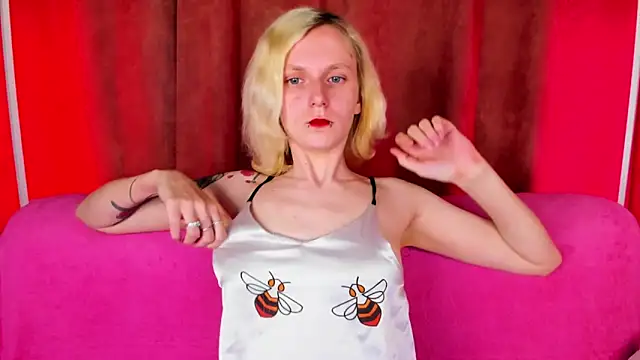 LikiLips online show from 05/05/26, 01:08