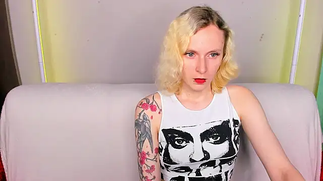LikiLips online show from 06/14/26, 01:02