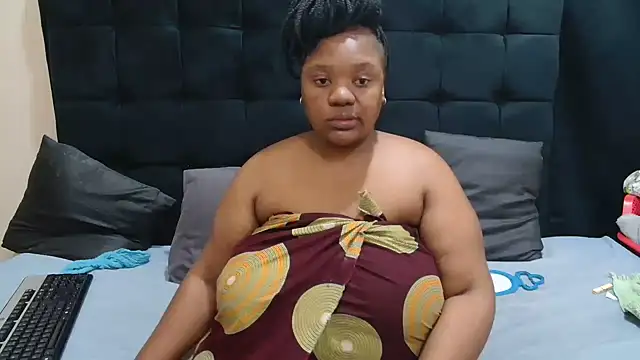 Snapshot of CaramelBootty chatting on 07/13/26, 03:00 CaramelBootty online show from 07/13/26, 03:00