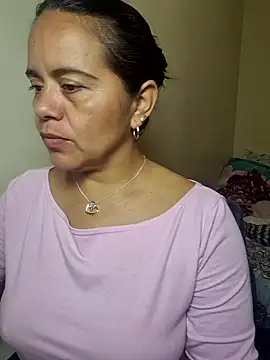 Snapshot of Miss__kendra_ chatting on 11/18/25, 11:48 Miss kendra online show from 11/18/25, 11:48