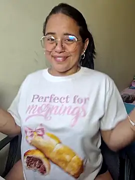 Snapshot of Miss__kendra_ chatting on 10/31/25, 02:46 Miss kendra online show from 10/31/25, 02:46