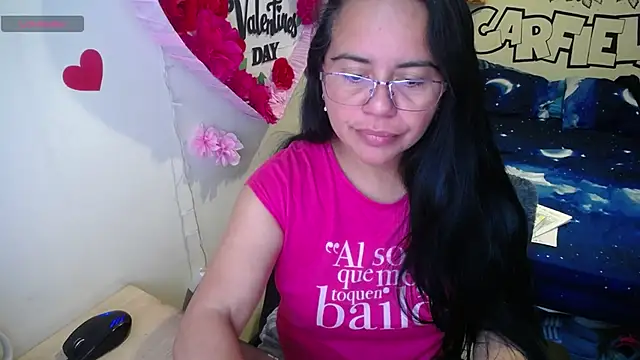 Snapshot of Miss__kendra_ chatting on 04/21/26, 11:28 Miss kendra online show from 04/21/26, 11:28