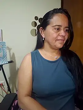 Snapshot of Miss__kendra_ chatting on 10/21/25, 12:32 Miss kendra online show from 10/21/25, 12:32