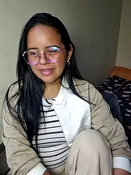 Snapshot of Miss__kendra_ chatting on 12/04/25, 01:21 Miss kendra online show from 12/04/25, 01:21