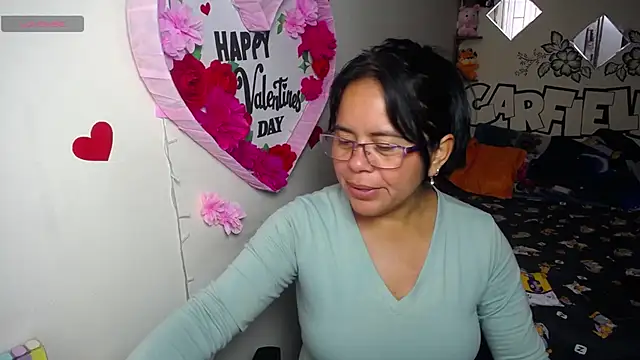 Snapshot of Miss__kendra_ chatting on 05/25/26, 04:17 Miss kendra online show from 05/25/26, 04:17