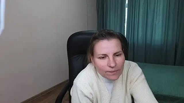 Snapshot of Mirabelle_Velvet chatting on 10/16/25, 04:43 Mirabelle Velvet online show from 10/16/25, 04:43