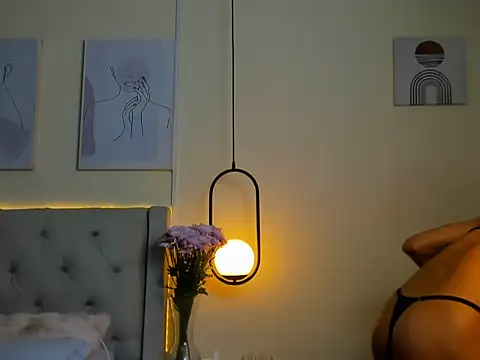 Chloe Celeste online show from 11/11/25, 03:23