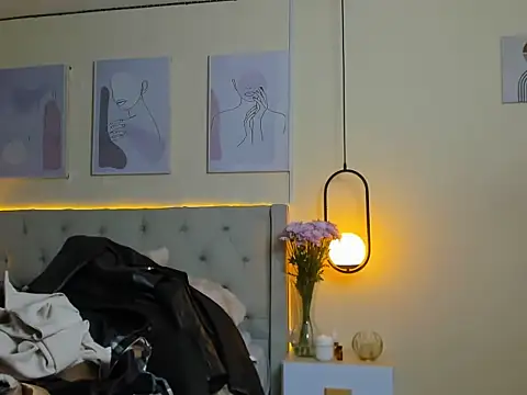 Chloe Celeste online show from 11/14/25, 12:47