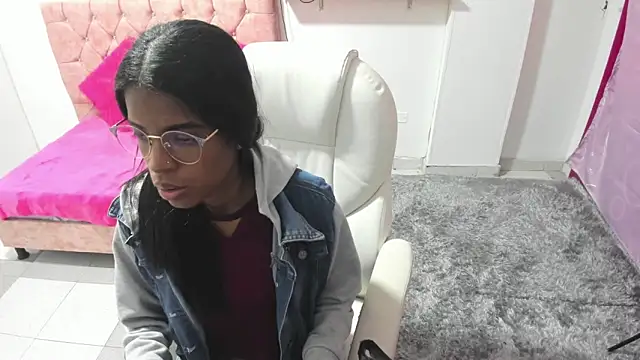 thianahorny online show from 11/09/25, 09:41